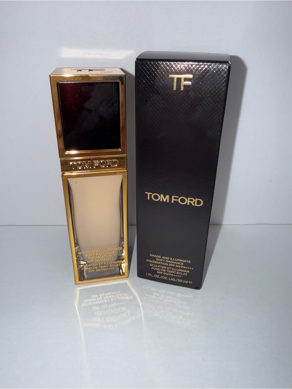 Tom Ford shade and illuminate soft radiance foundation. Shade: Ivory silk 0.3